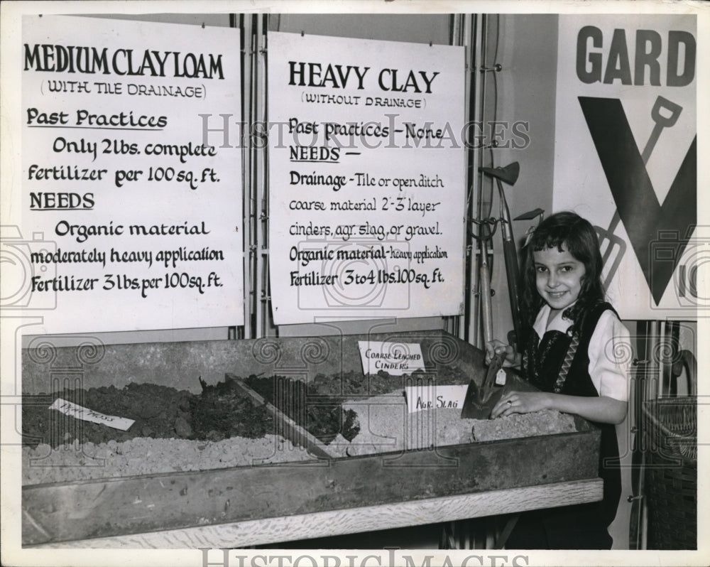 1942 Susan Bertok at Garden Center Exhibit Explaining Clay - Historic Images