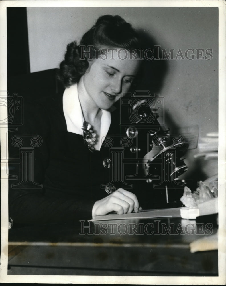 1943 Press Photo Mrs. Cox is the new junior geologist in the Geological Survey - Historic Images