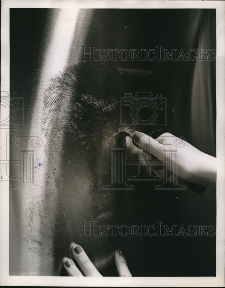 1945 Mrs.Mullen works on etching using diamond pointed tool - Historic Images