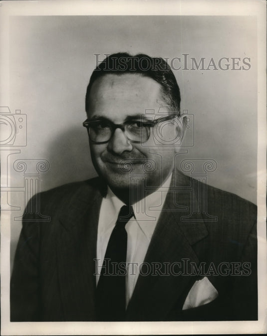 1951 Press Photo Reaves Strobel sales rep for Cappel MacDonald & Co of Dayton Oh - Historic Images