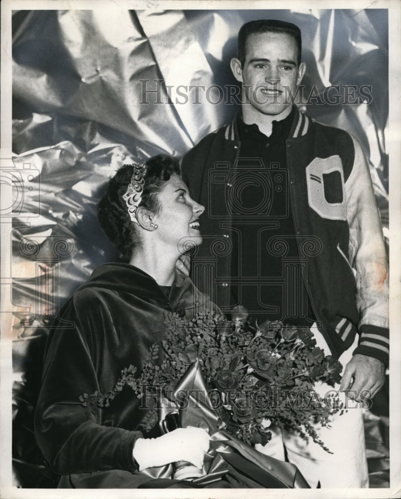 1957 Press Photo Jim Shanley - Oregon star engaged to Mary Jo Fourier - Historic Images