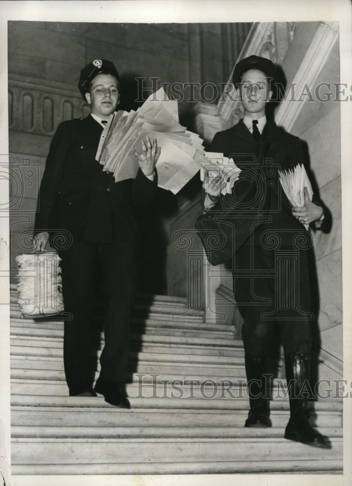 1938 Press Photo Wash DC telegraph boys at Senate Office building - Historic Images