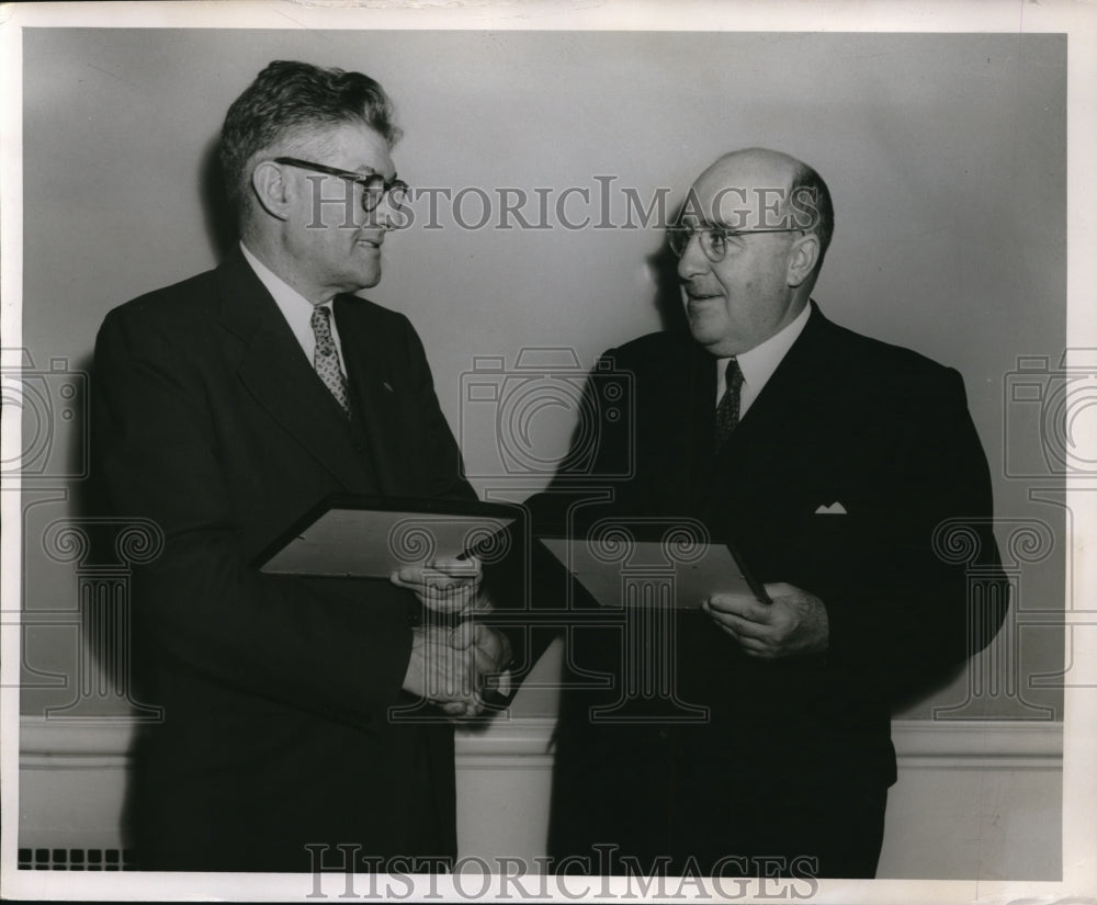 1950 Press Photo American Petroleum Institute Dr W B Hart &amp; Dr Rbt Wilson - Historic Images