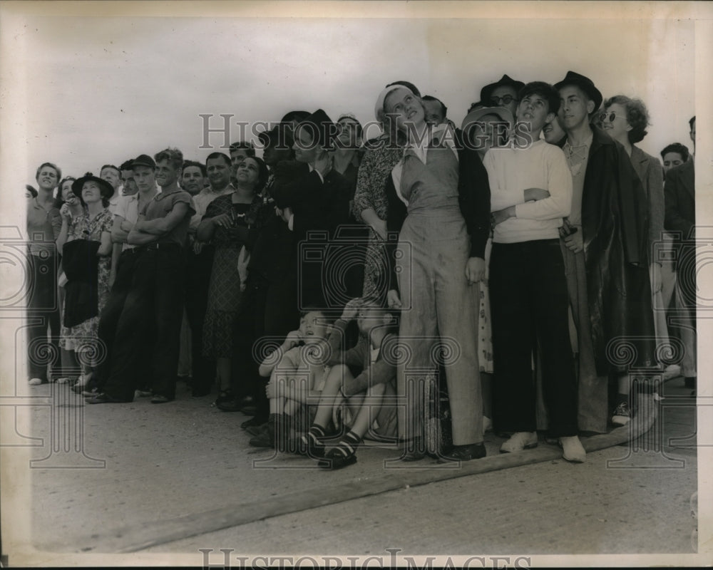 1938 Floyd Bennett field NY crowds for round the world aviators - Historic Images