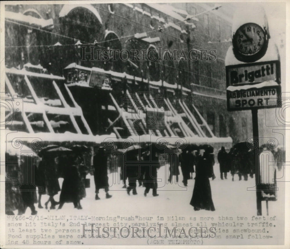 Press Photo Snow bound Milan Italy in rush hour - Historic Images