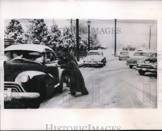 1954 Seattle Motorists sliding on icy & snowy streets - Historic Images
