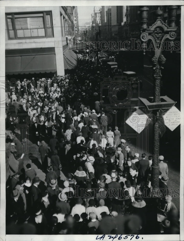 1933 Press Photo LA Calif crowds out Christmas shopping - Historic Images