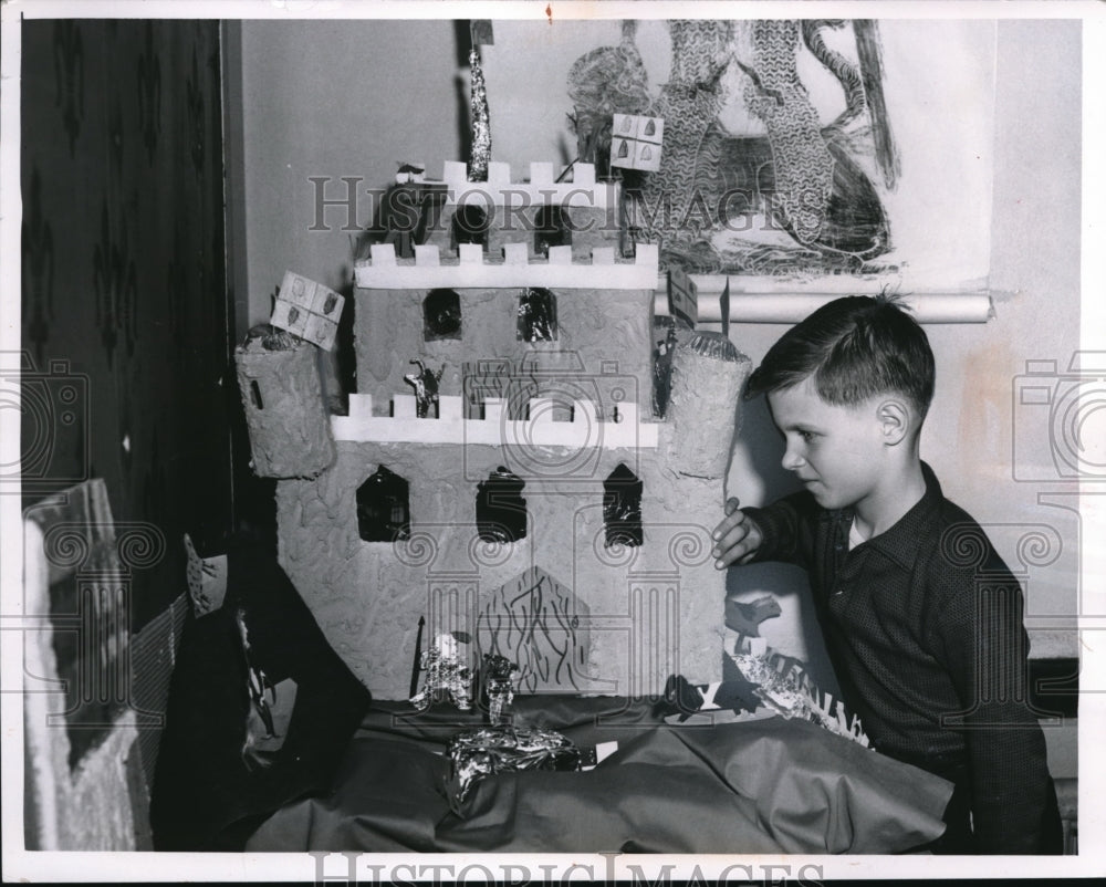 1962 Press Photo Donald Suponcic Playing with a Castle - Historic Images