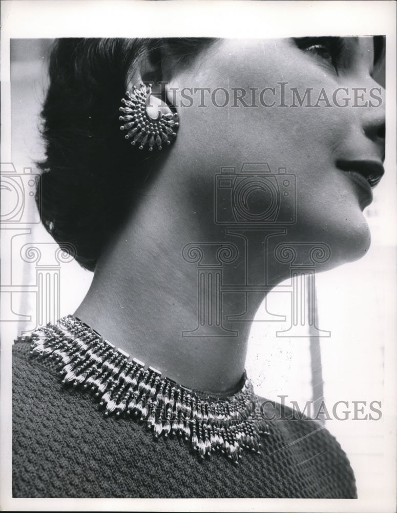 1956 Press Photo Costume jewelry necklace &amp; earring on display - Historic Images