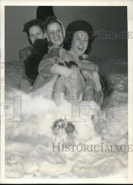 1940 Press Photo Kansas City Mo Fine time sledding - Historic Images