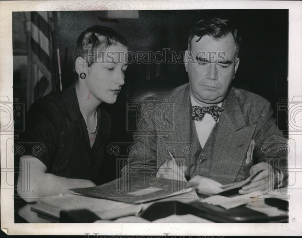 1945 Detroit MichEsther Schlum & Gerald O'Brien at court - Historic Images
