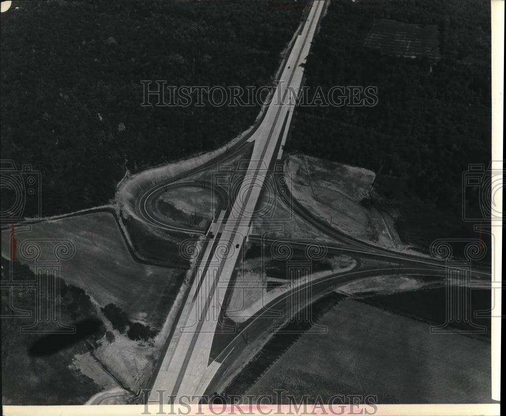 1958 Pennsylvania Turnpike typical traffic interchange - Historic Images