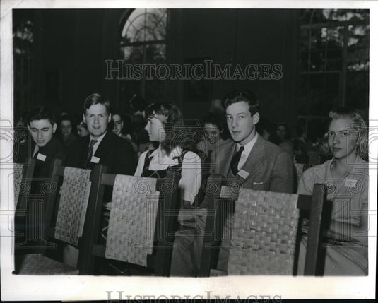 1941 Press Photo At Vassar's "We're In The Army Now" Conference - nec89119 - Historic Images