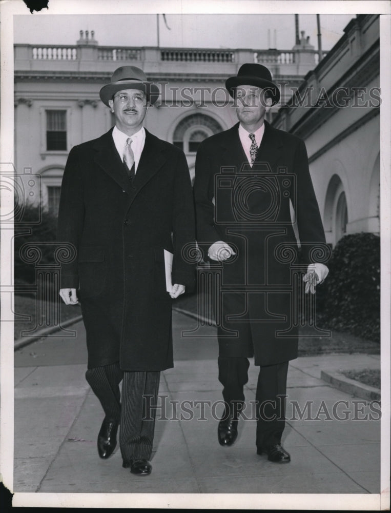 1947 Press Photo Walking at the White House grounds, Dr. Thoman with Don Frier - Historic Images