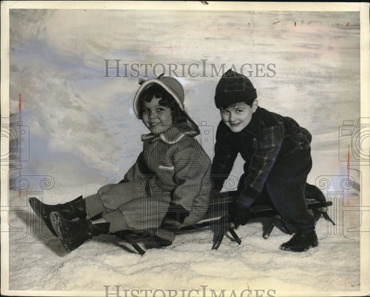 1936 Press Photo Kids poses for the collectors of junior show fashion in Chicago - Historic Images