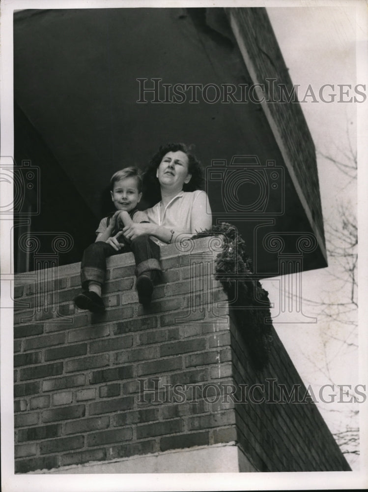 1957 Mrs Lona Kirby and son Kenneth - Historic Images