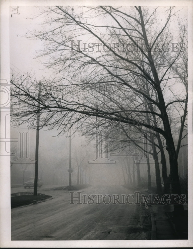 1956 Press Photo Heavy rains and strong wind across the highway - Historic Images