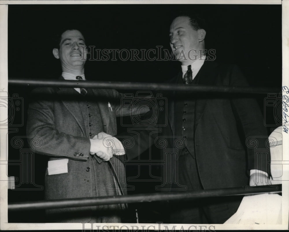 1939 Press Photo Herbert Sobbell Greets Jeff KibbeIn Los Angeles - Historic Images