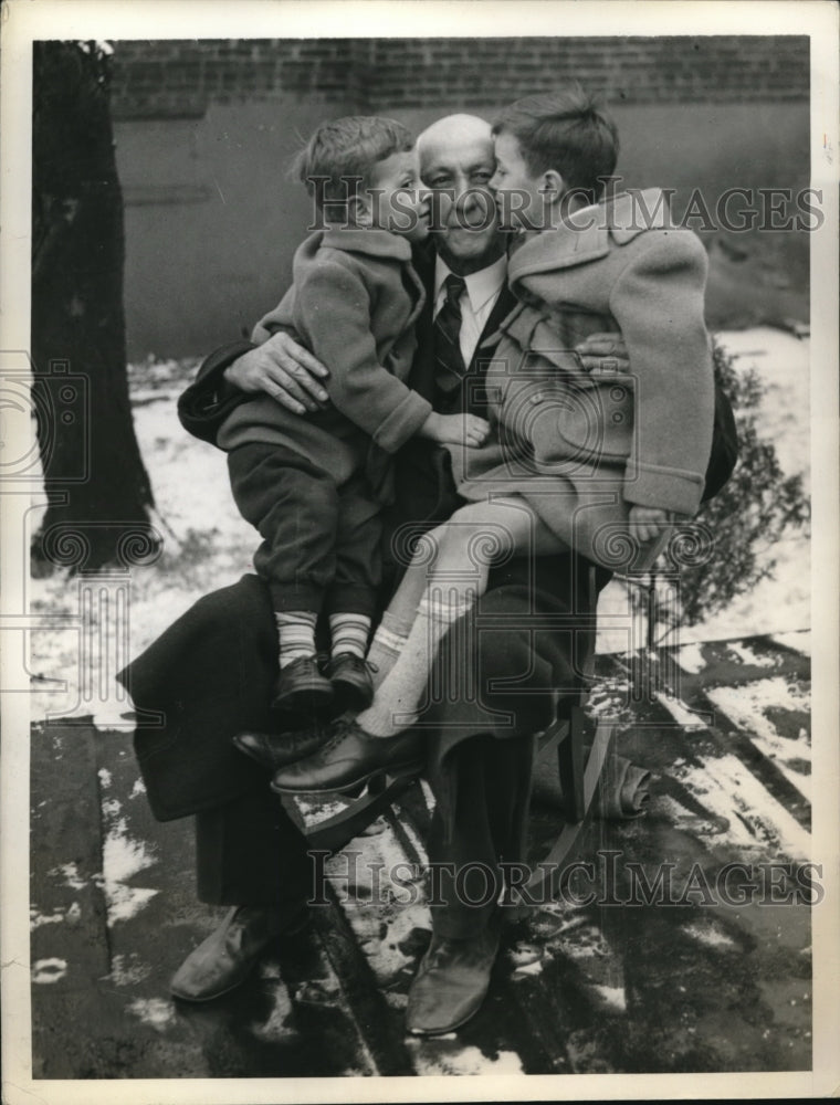 1935 Press Photo Court Crier Elmer E Mann celebrates 70th Birthday - Historic Images
