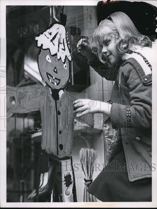 1960 Press Photo Ruth Malanes st St George's scholl in Cleveland Ohio - Historic Images