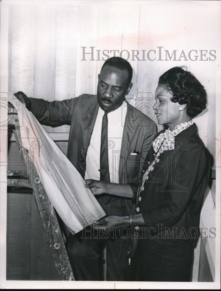 1962 Press Photo The new Glenville Community Center with R. Madison and K. Tyler - Historic Images