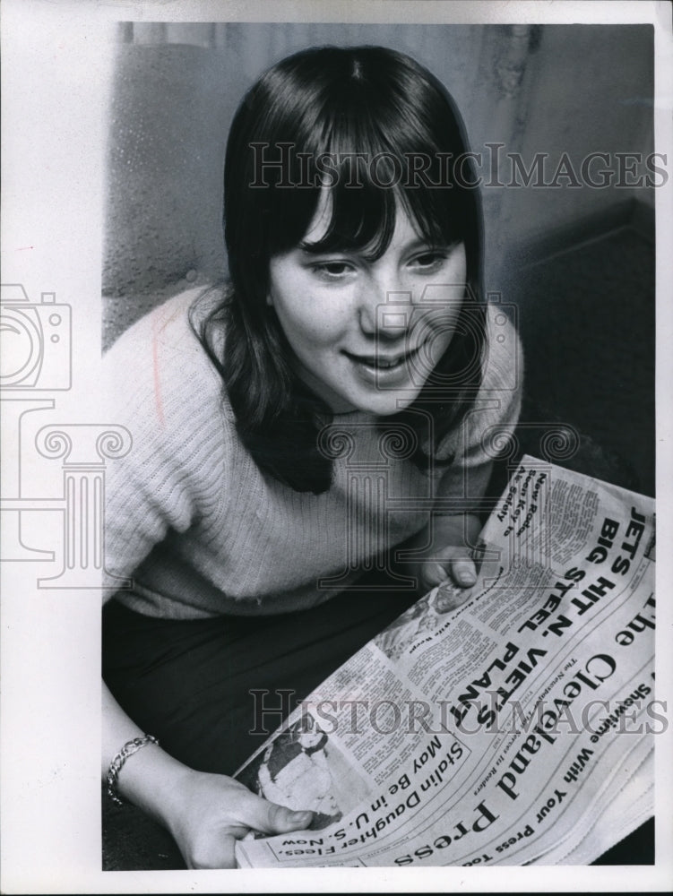 1967 Press Photo Madeline Kinicki college student says draft is unfair - Historic Images