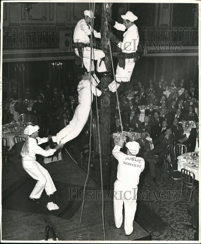 Press Photo Electric linemen giving first aid to victim of shock - Historic Images