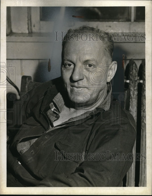 1947 Press Photo Fireman Fred Kruse of Cleveland Ohio - Historic Images