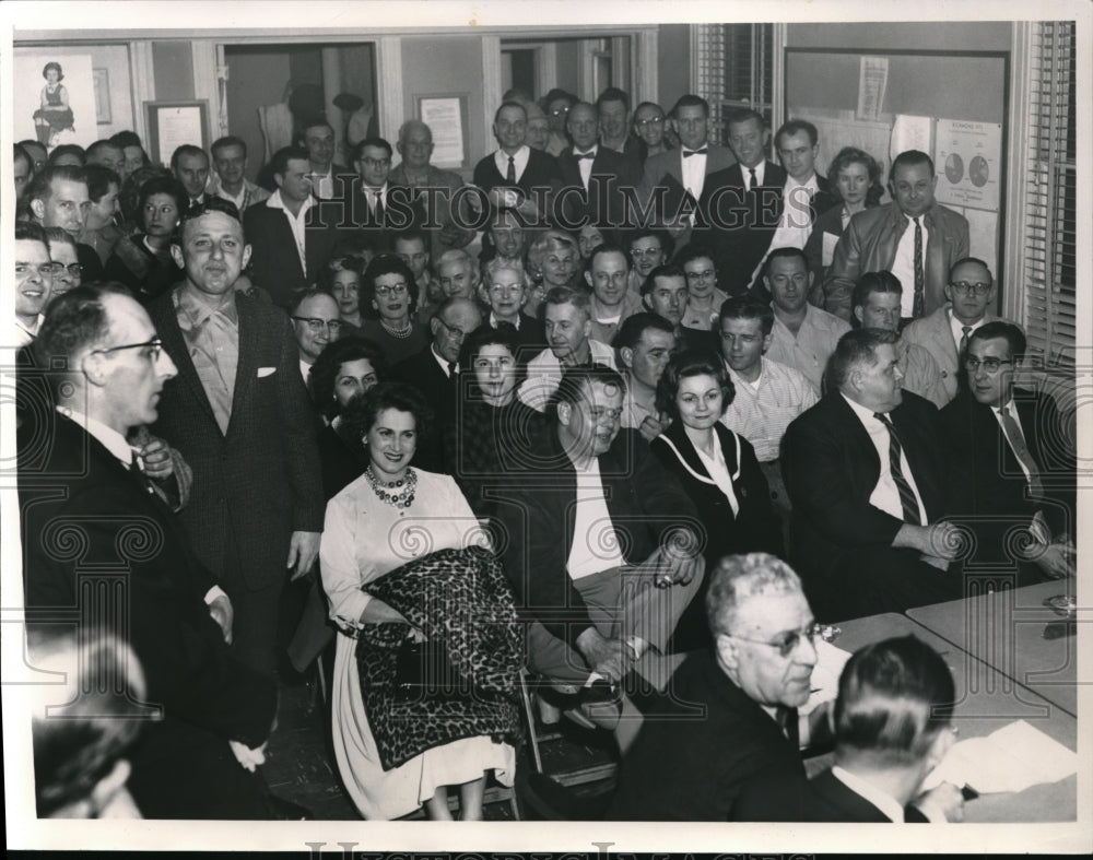 1957 Press Photo Crowd For Richmond Heights Council Meeting - Historic Images