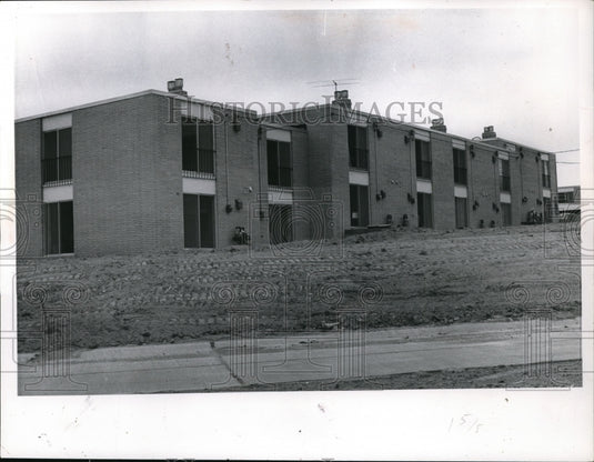 1954 Press Photo Exterior view of apartments at PArma Heights Ohio - Historic Images