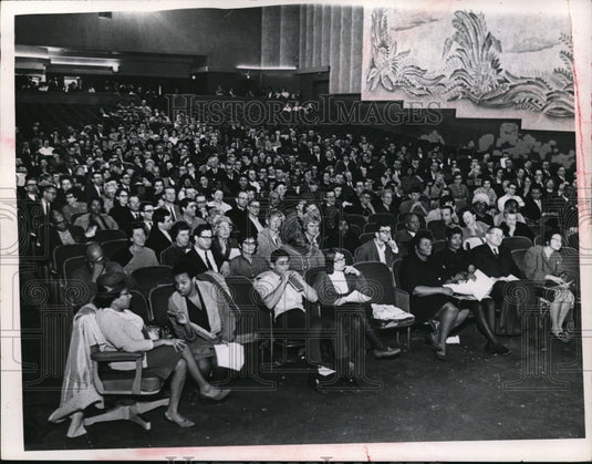 1967 Press Photo Crowd listens to a talk by Alesky in Cleveland - nec90177 - Historic Images