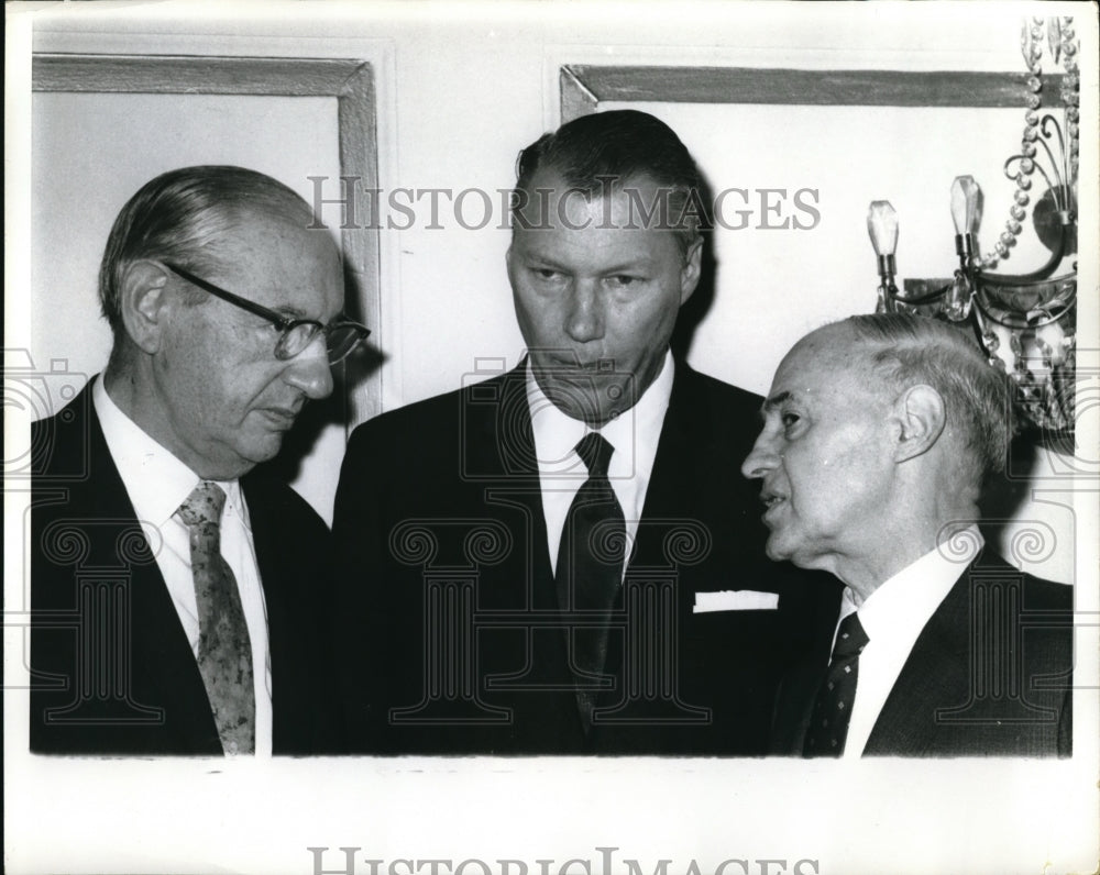 1970 Press Photo Liberal Party Heads Confer - Historic Images