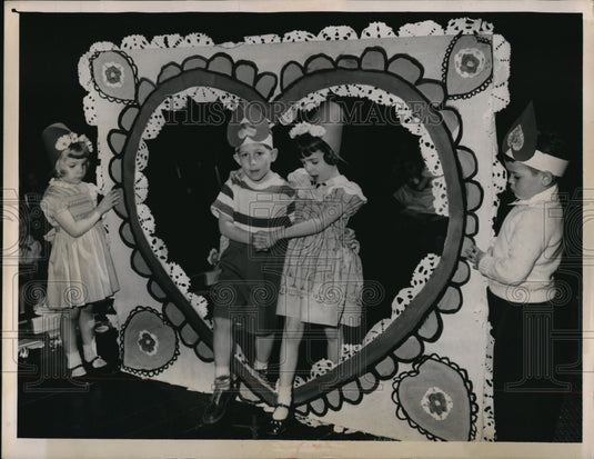 1951 Press Photo Cidney Dunning Bob Lemon Valerie Wasley Dick Ostrom Play - Historic Images