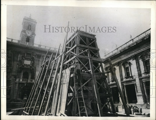 1943 Statue of Marc Aurelio, Italian's protection from sky raiders - Historic Images