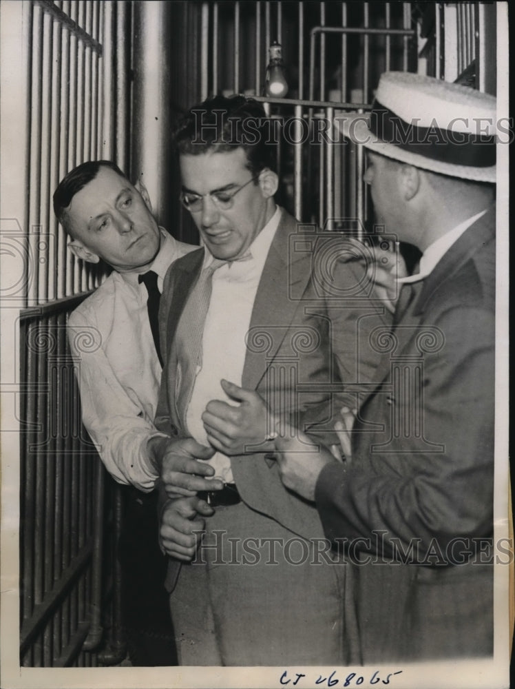 1934 Press Photo Arthur Sway was arrested as he was identified by Harry Welch - Historic Images