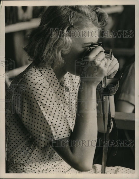 1937 Press Photo Miss Frances Post attends races at Goshon - Historic Images