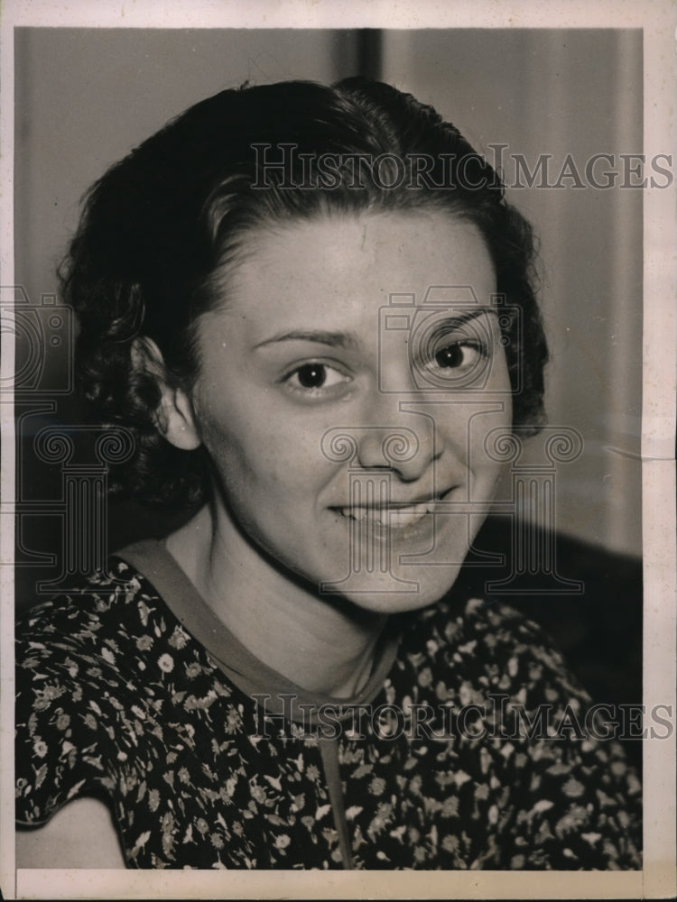 1937 Press Photo Marjie Muntyan Takes Father Joseph Muntyan to Court New York - Historic Images