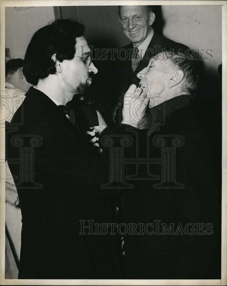 1938 Press Photo Harvey Stein &amp; CD Williams with a painted tooth - Historic Images