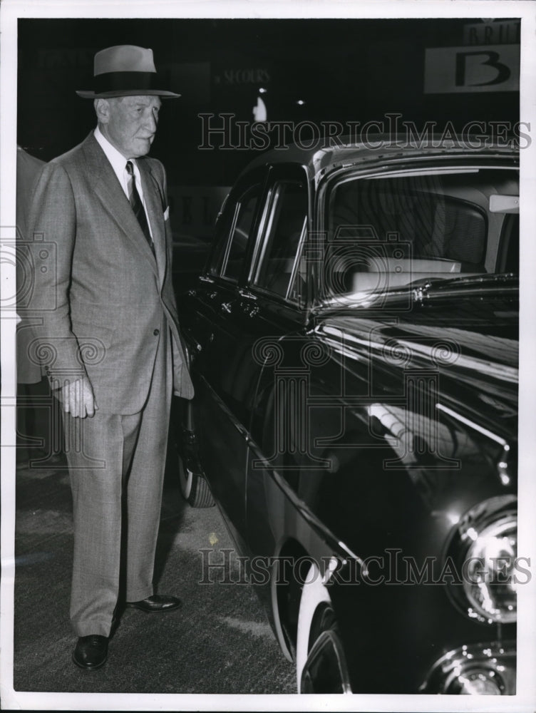 1955 Press Photo Paris France Harlow Curtice GM Motor Co pres. - Historic Images