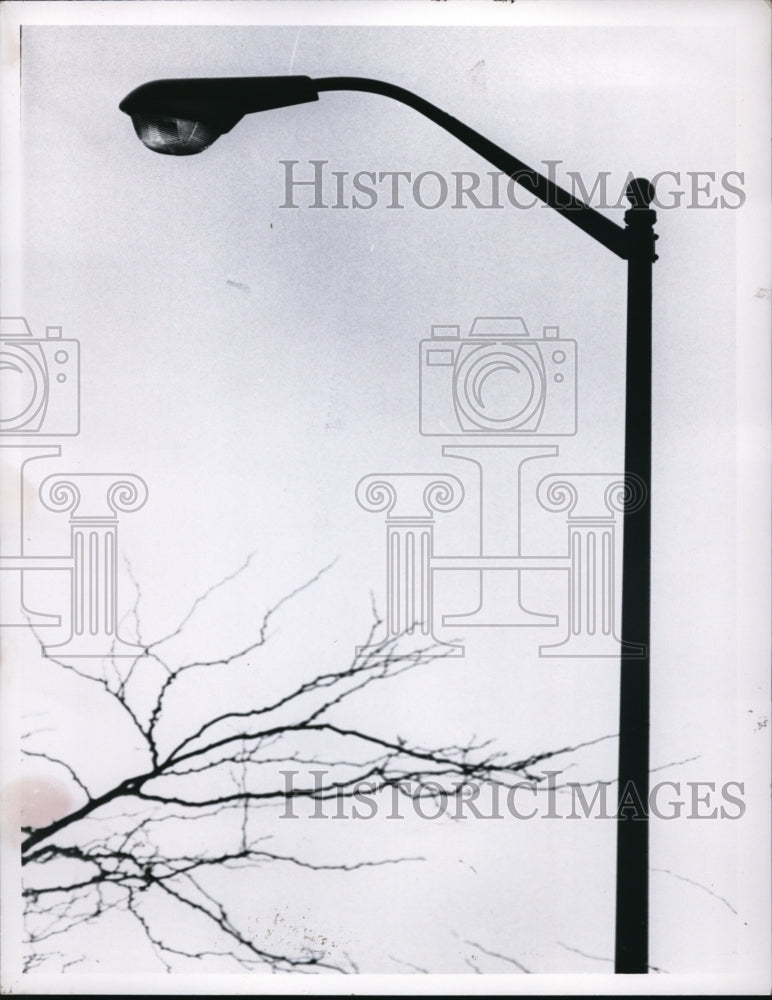 1966 Press Photo Memorial Shoreway street lights in Cleveland - Historic Images