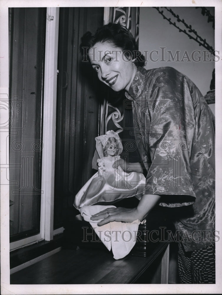 1956 Press Photo Mrs Nick Kackloudis with a doll at her Cleveland home - Historic Images