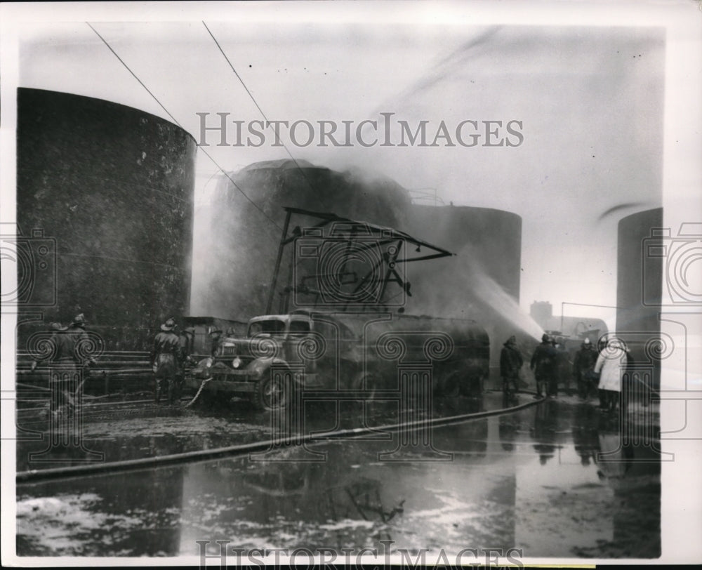 1959 Press Photo Firemen Work Blaze of Oil Truck at Oil Storage Depot in Skokie - Historic Images