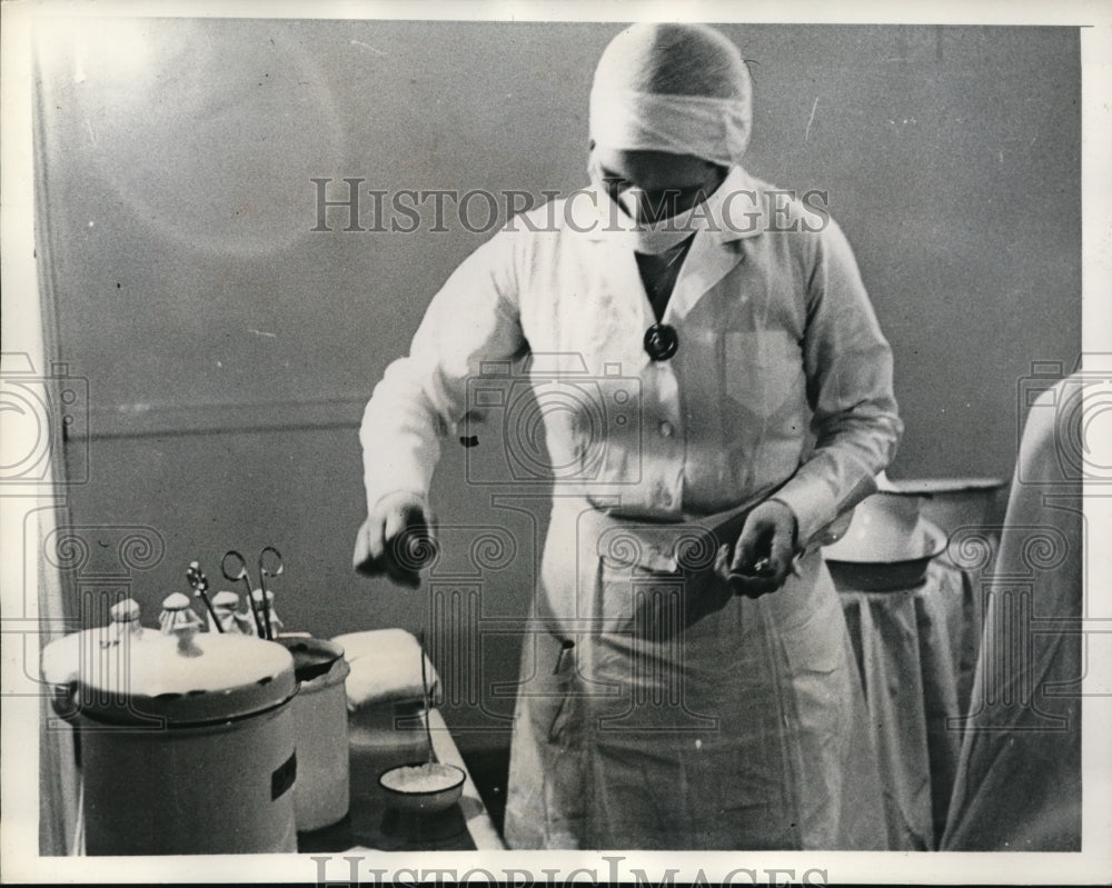 1936 Press Photo St Marys Maternity Home in Buffalo NY  nurse ready for delivery - Historic Images