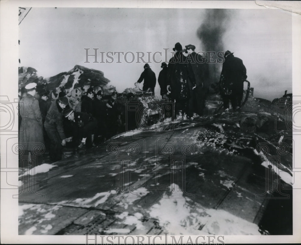 1951 Press Photo Fire Damage From Plane Crash Accident - Historic Images