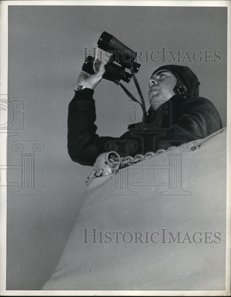 1960 Press Photo Field Glasses - nec91341 - Historic Images