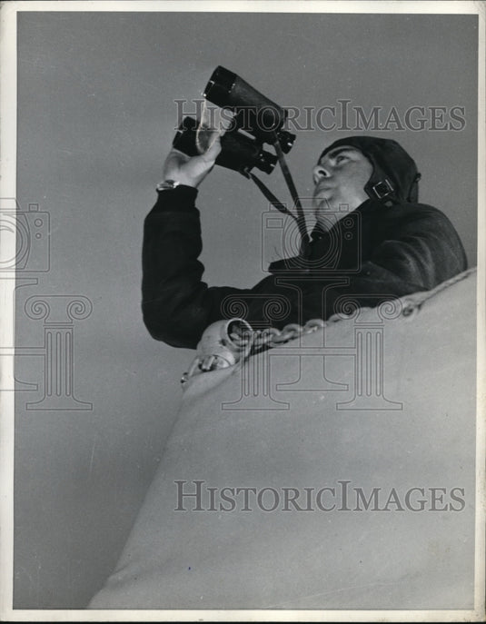 1960 Press Photo Field Glasses - nec91341 - Historic Images