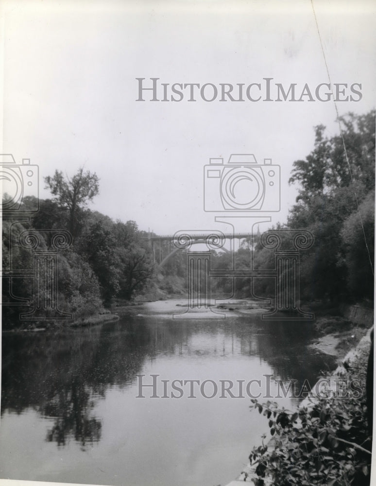 1942 Press Photo A Bridge crossing the Rocky River Reservation - Historic Images