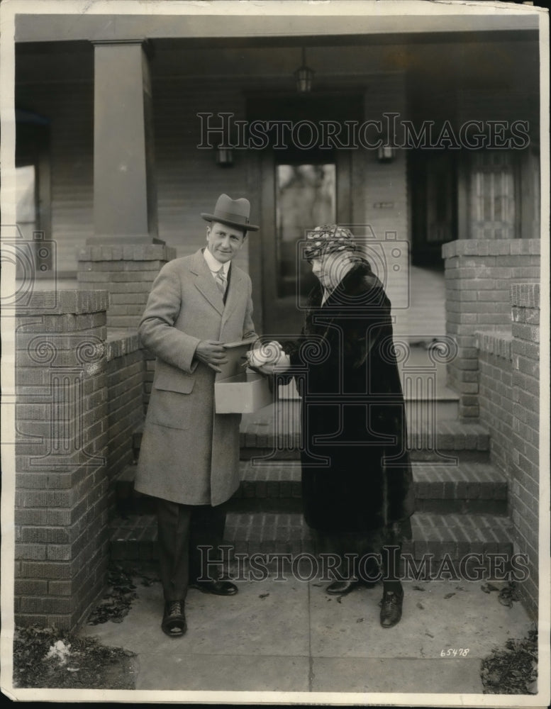 1926 Press Photo Arthur J Strawson of Natl Tuberculosis Assoc &amp; Mrs J Blake - Historic Images