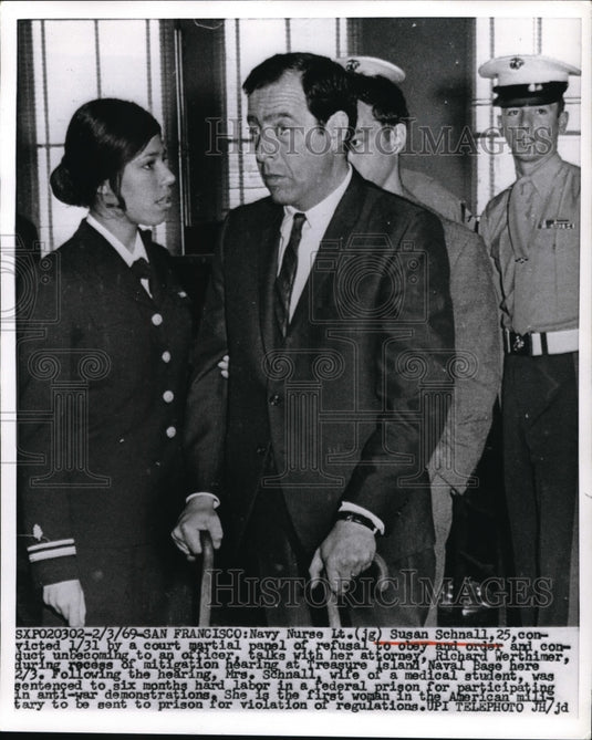 1969 Press Photo Navy Nurse Lt. Susan Schnall & Attorney Richard Werthimer - Historic Images