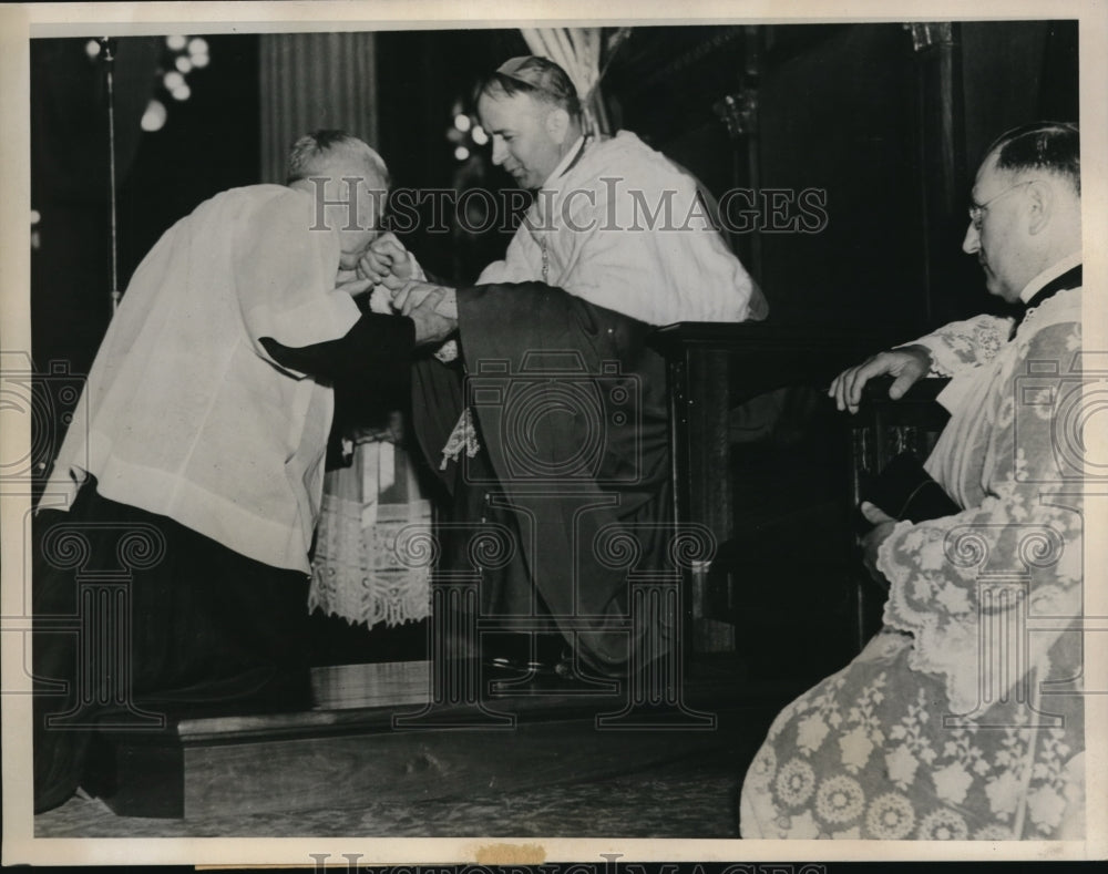 1937 Press Photo Bishop Paul Schulte installed as Bishop of Leavenworth KS - Historic Images